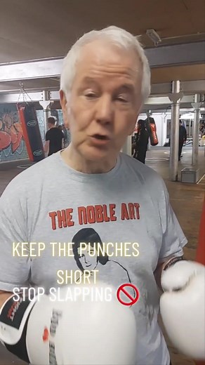 Frank says keep the punches short #boxing #boxingtechnique #boxingcoach #boxingtraining #boxingclass #punches #fypboxing