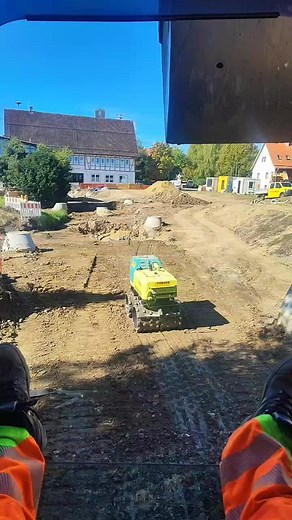 #strassenbau #profi #erdbau #kobelco #baggerfahrer #baustelle #bagger