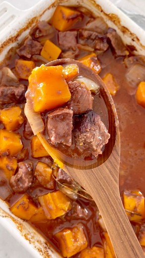 Baked beef stew from the Skinnytaste Simple Cookbook ! | Skinnytaste