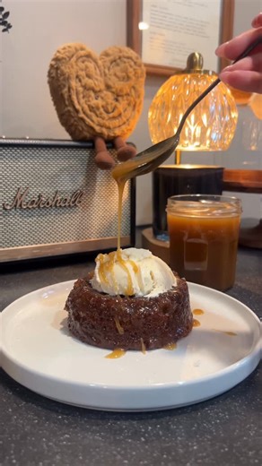 myranda on Instagram: "STICKY TOFFEE PUDDING 🍯🍨 I want you to imagine the best thing you’ve ever tasted because you’ll never remember it again after tasting this 🤤 the most decedent dessert you’ll ever have that seems more complicated to make than it actually is! I bet you even have 80% of the ingredients in your cabinet right now !!!! The recipe is supposed to make 9, but my ramekins a were about a 1/2 inch bigger than the ones Meredith recommends, giving me 6. I just baked them for an extra