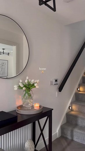 Home Decor Ideas: Stylish Hallway Entrance with Staircase