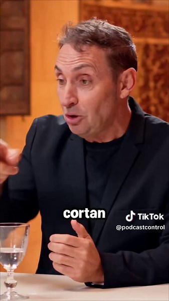 ¿Alguna vez te has preguntado cómo funciona realmente el control mental? El campeón mundial de mentalismo, Javier Botía, revela el secreto detrás de la hipnosis: cómo lograr que tu mente racional (el enanito) se desconecte para que tu parte instintiva y sumisa (el gigante) tome el mando. 🧠✨ No se trata de magia, sino de entender los mecanismos de sugestión y atención que gobiernan nuestras decisiones diarias. Descubre cómo funciona esta técnica fascinante para hackear el comportamiento y entend