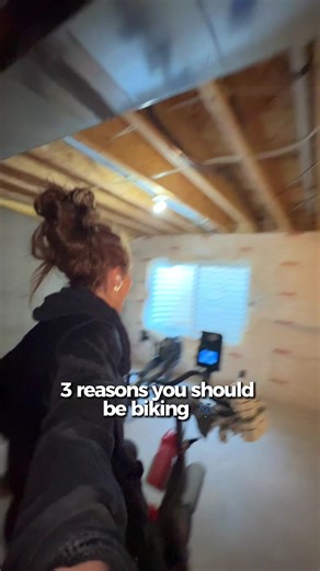 training to improve cardio fitness? 🫀 try biking ! 🚲 1️⃣ improves aerobic fitness without impact ! • Running recovery problems usually aren’t your “engine” — they’re impact tissue problems: achilles, knees, and hips. Biking lets you hold a steady aerobic output, so you can maintain endurance while reducing impact that comes with foot strike. 2️⃣ increases muscle blood flow ! • After running your legs hold fluid and inflammation, when you’re fully resting circulation is low so this clears slowl