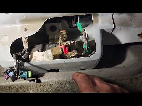 gmc envoy/Chevrolet trailblazer tailgate/liftgate won't open. problem solved