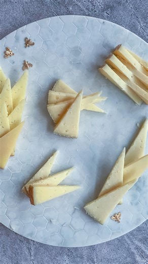 ◀️ STYLING TRIANGLE CHEESE ▶️ a zipper, braid, crown, sunburst, and pineapple walk into a bar…. not actually, but those are the completely made up names I gave these patterns of cheese. if ever you see a wedge of cheese at the cheese carousel and want to slice it and plate it for your guests; try slicing down the ramp and have fun playing with your food! Also, you will be thrilled when more of the cheese is eaten because your guests don’t want to be the first person to cut into an entire wedge o