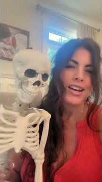 Yoga + Anatomy Meet Your Skeleton! 😄🦴 #spiritualenergy