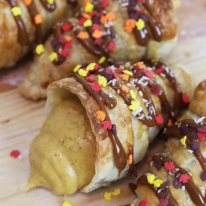 14K views · 301 reactions | Flaky puff pastry cornucopias filled with delicious pumpkin cream! A sweet dessert or an indulgent treat with coffee! | Sugar Fix | Facebook