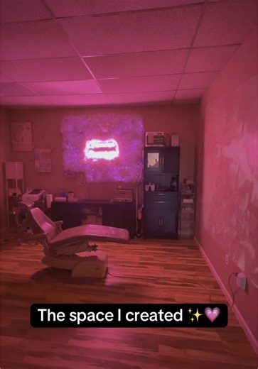 Welcome to Glimmer Electrolysis, the go to space for the gurls and gays ✨💗 #pdxsmallbusiness #pdx #electrologist #queerownedbusiness #queer #hairremoval #pdxwax #pdxelectrolysis #portlandoregon #electrolysishairremoval #electrolysis #BeardBeGone #TransCare #BlackTransOwnedBusiness #LicensedElectrologist