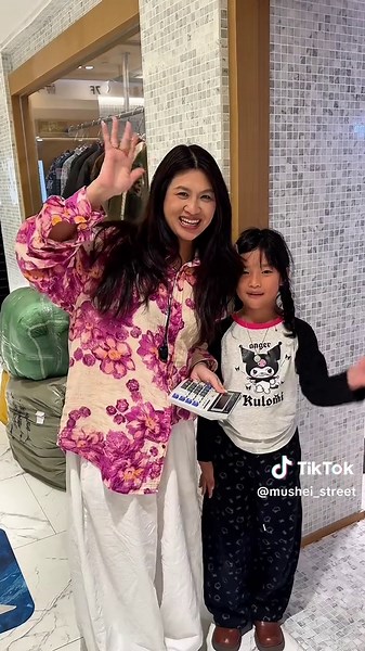 J’ai eu le plaisir de passer la journée avec Dada, une personne magnifique que j’ai eu la chance de rencontrer🔥🔥. Elle m’a ouvert les portes de son lieu de travail, de son atelier et m’a partagé ses créations qui respirent la passion. 😌Cette rencontre m’a reboosté : voir son énergie, son sérieux et son dévouement m’a rappelé qu’avec de la discipline, une vision claire et de la persévérance, chacun peut avancer vers l’excellence🙏🥰 . #tout_est_mushei