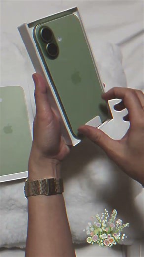 [Unboxing] iPhone 17 Green Edition: A Perfect Blend of Spring Colors and Ultimate Experience!