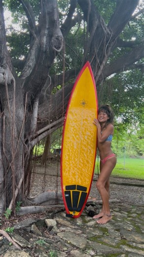 Ariel Tweto on Instagram: "Here your life revolves around the tides. I’ve learned to schedule my days around high and low tide. When to run, when to surf, when to work, when to visit friends, when to cross the river to see people, when to not cross. when to wake up, when to go to bed…every thing revolves around the ocean and the moon and the sun! I love it!!! And I got a new surf board! I’m so excited to ride it! I’ve been on a 9 ft long board and it’s so fun…but we are going to challenge oursel