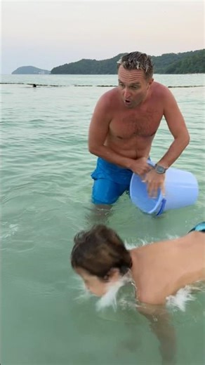 It’s good child saw the crying cat😿 underwater #crazykozak #catshorts #catman #mycat #catlover #cat