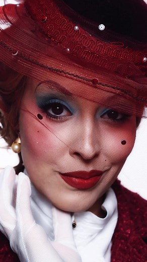 Maquillaje de décadas ✨1930✨ Aquí les dejo la próxima década. Podemos ver un avance en las cejas pero igual me aterrorizan 🤣 la mayoría de mis accesorios eran de mi abuela 🥲 #1930s #maquillajeartistico #1930makeup