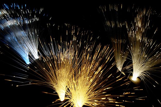 全反射 ｜ 自由研究におすすめ！家庭でできる科学実験シリーズ「120秒の科学」｜ NGKサイエンスサイト ｜ 日本ガイシ株式会社