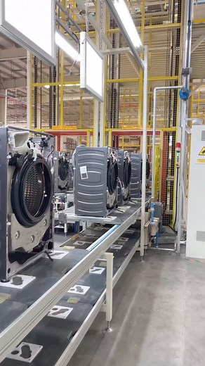 Hey everyone, I'm here at the Haier washing machine factory, the global number 1 home appliances brand. Today, I'm going to take you on a journey through the production process and show you how these top-quality washing machines are made."From the initial assembly to the final inspection, every step is carefully executed with precision and attention to detail. The level of automation and technology used in this factory is truly impressive. #followmyjourney#MoreCreationMorePossibilities#haier#مود