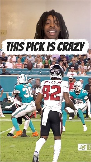 THIS INTERCEPTION WAS INSANE! 🤯🏈 HOW DID HE CATCH THAT?!