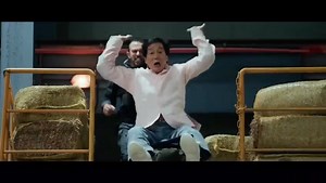 🐼🎬 ¡El nuevo tráiler de Operación Panda: Misión Rescate ya está aquí! Cuando Jackie Chan es invitado a adoptar al tierno panda Hu Hu, una peligrosa organización criminal pone sus ojos en él y ofrece una enorme recompensa por su captura. Ahora, con la ayuda de su agente y del valiente cuidador del panda, Jackie se embarca en una aventura llena de acción, risas y momentos inolvidables. 🌟 Una historia para toda la familia, con emoción, kung fu y mucha diversión. 🎟️ No te lo pierdas en pantalla 