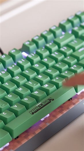 14K views · 84 reactions | Block by block, these battlestations came together. cosyorenda, chaiibiscuit, and thetechyard are showing off their builds with the Razer | Minecraft collection. Keep the adventure going with our craftiest collection yet: https://rzr.to/RazerMinecraft. | Razer | Facebook