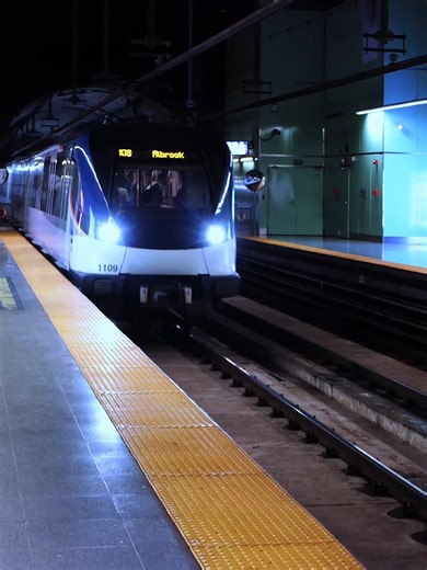 ¡Presencia y compromiso en cada estación!🚇🚔 Nos mantenemos presentes para brindar seguridad, orden y tranquilidad a cada usuario, trabajando día a día por un Metro más seguro para todos. #DiosYPatria