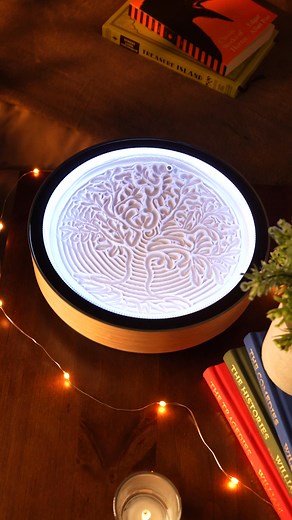 Natural grandeur in flowing sand ✨ The Oasis Mini captures a magnificent tree, each graceful branch and gentle leaf emerging through sand like poetry in motion reaching toward the sky. Where forest majesty meets meditative art. The perfect gift for nature lovers, mindfulness seekers, or anyone who appreciates mesmerizing art that brings the profound serenity of the woods to any space.#kineticart #kineticsand #treeart #natureart #oasismini #sandart #mindfulness #perfectgift #forestlife #giftideas