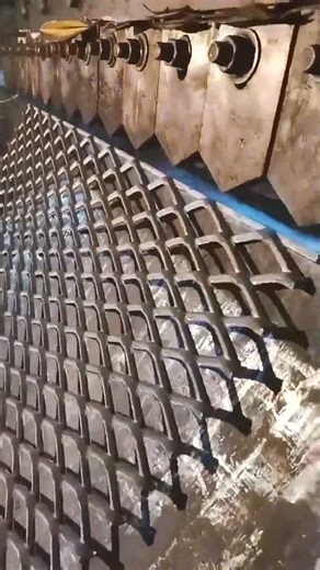 स्टील प्लेट फेंस ग्रिड उत्पादन प्रक्रिया——अच्छी मशीनरी काम की दक्षता बढ़ा सकती है