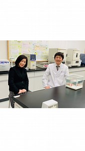 安田女子中学高等学校 on Instagram: ". シリーズ『安田の自慢』 先生編 今回のゲストは理科の黒河先生！ 物理をこよなく愛する先生のコメントにご注目！ 黒河先生の愛するしろこうちゃんも登場します♫ #安田女子中学高等学校 #安田女子中学校 #安田女子高等学校 #スクールライフ #物理 #ウーパールーパー"