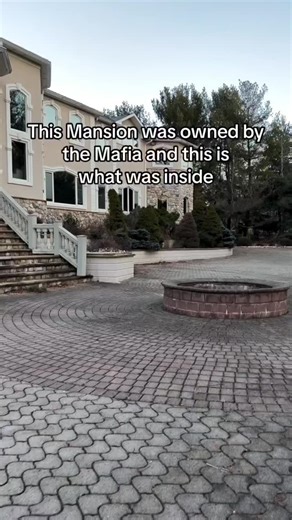 @allabandoned on Instagram: "Abandoned mafia bosses mansion 😱 - Credit: @decayingmidwest #abandon #abandoned #abandonedplaces #urbex"