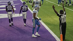 Marvin Jones spins away from tackle for TD