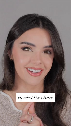 Janae Lockard on Instagram: "Enhancing your 🩷HOODED EYES🩷 Thank you to @risadoesmakeup and @gracefulbeautywithsheri for sharing their wisdom with us. Make sure you watch their informative YouTube channels for better examples! PRODUCTS USED: @makeupbymario Cream Eyeshadow Base in shade “Sandstone” @natashadenona Mini Sculpt Eyeshadow Palette @thebkbeauty 212 and 211 Blending Brushes in the crease @sigmabeauty E65 Detailed Angle Brush for the smoked out liner @urbandecaycosmetics 24/7 Glide-On W
