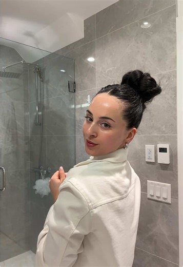 Mastering the Knot Bun Hairstyle Tutorial