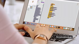 125K views · 764 reactions | ¿Sabías que puedes enseñarle trucos a tu Tello? ¡Sólo tienes que usar un ordenador para decirle a tu Tello lo que quieres que haga y podrás enseñarle a hacer volteretas, giros y otros trucos en poquísimo tiempo! #DJIAmericaLatina | DJI | Facebook