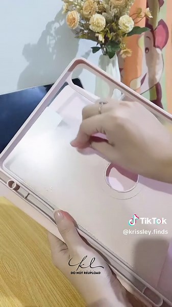 Ready to upgrade your display game? 🫣 This rotatable acrylic case offers a stunning and practical way to showcase your tablet. 🥰 What are you waiting for? Get yours now! 🥳 #fyp #fyppppppppppppppppppppppp #tablet #xiaomi #xiaomiredmi #redmi #redmipadpro #redmipadprocase #tabletcase #rotatablecase #rotatingcase #aesthetic #ipad #tiktokshopontrend