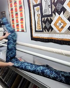 Let your longarm fold those quilts! So helpful for giant quilts that are hard to wrangle on your own! #quilting #sewing #freemotion #longarm #laq #fmq | Bold Notion Quilting