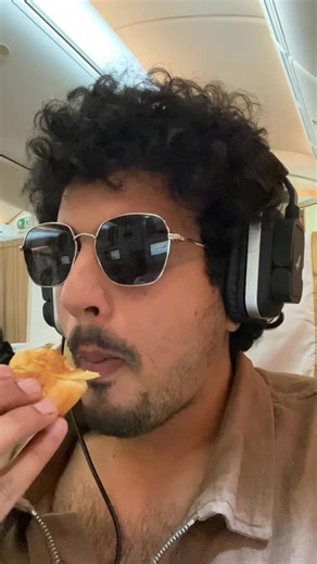 Manan Sachdeva on Instagram: "Binnnusss me koson khaya 😂 . #actor #airindia #manan"