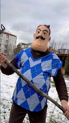 Kid is running away from hello Neighbor 😱♥️👻#shorst