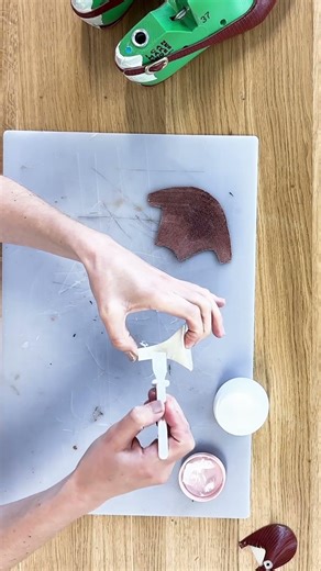 Part 6 - Covering and attaching the heels 👠