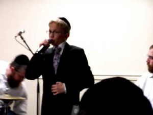 Simcha Levinstein Sings Chazzanus in New York