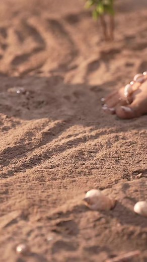 This easy & quick to follow Moana-inspired DIY anklet is a much 'beaded' addition to your closet! Made with fancy shells & beads, you can adorn this pretty anklet on your feet like the princess you are! Learn more of such interesting fashion DIY's on #Disneystyleitup with Nilanjana! #DIY #Lifestyle #DisneyIndia #Disney | Disney India