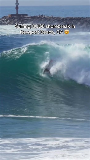 Watching surfers and bodysurfers on huge waves in Newport Beach is always amazing 🔥 #surf #surfing
