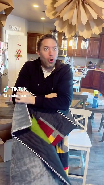 Christmas quilt reveal!! Chris has been requesting a Marvel quilt for years, but no one has written the block patterns like I used for Harry Potter and Minecraft. This year, I finally buckled down and made some up for him! I made 12 different blocks with most of the original Avengers and some other of his favorite characters. Thanks to Cami for the longarming magic. Merry Christmas!! 🎄🎁 … #marvelquilt #handmadechristmas #quilting #avengersquilt #quilted #theclothparcel #quiltreveal #quiltingfu