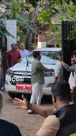 IndianCinemaGallery on Instagram: "ലാലേട്ടൻ്റെ അമ്മയെ കാണാൻ എത്തിയ മന്ത്രി ഗണേഷ് കുമാർ"