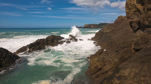 Swimming in Matapouri Mermaid Pools - Northland, New Zealand