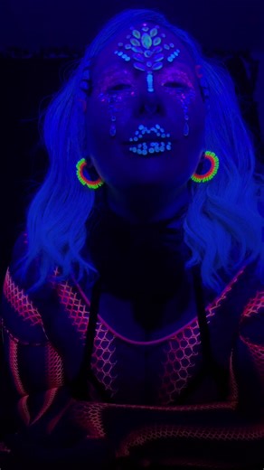 Alien love. #mua #uvmakeup #alien #art #blacklight