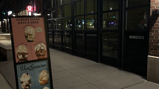 Sidewalk signs back in spotlight facing regulation in Nashville