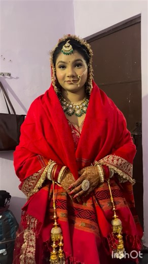 Artist by: Arti topwal on Instagram: "Mua- @artitopwal5 my beautiful bride ❤️💋"