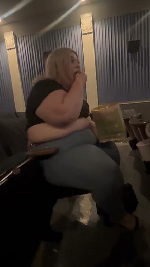 Whats your favorite movie? #bbw #feedee #gainer #fatty #bopo #bodypositivity #bodypositive