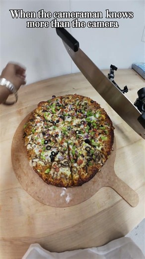 🍕 From the oven to the box—fresh, hot, and ready for you!