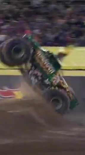 Extreme Monster Truck Stunts: Avenger Full Send Big Air