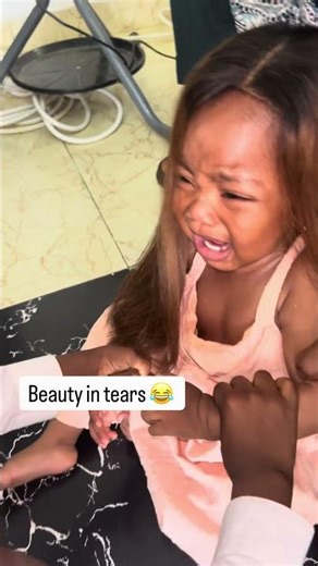 She doesn’t like anything fake #funny