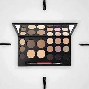Need it. Now. Our #SHAPEMATTERS Palette to contour it all is here! 4 contouring/highlighting shades, 9 shadows and 3 brow must-haves plus a double-ended brush. Available at Smashbox counters nationwide [R1200/valued at R2780] | Smashbox - South Africa